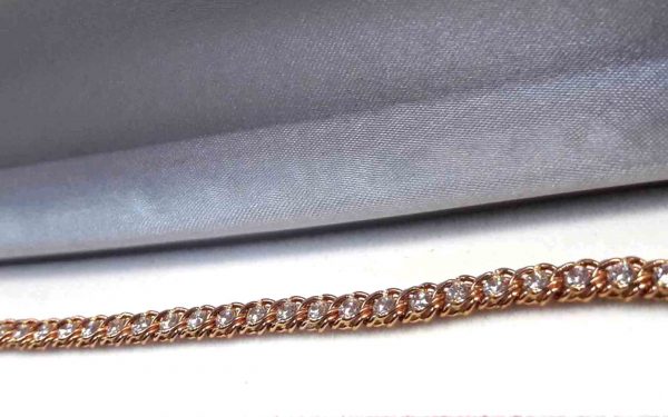 Фото Золотой браслет БС290 на подложке