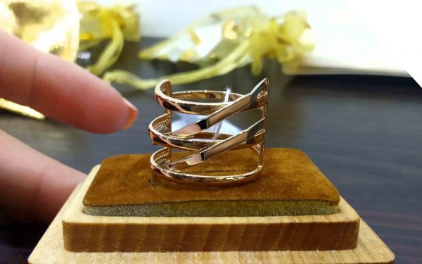 Золотое кольцо КБ451 Фото Золотое кольцо КБ451 вид сбоку