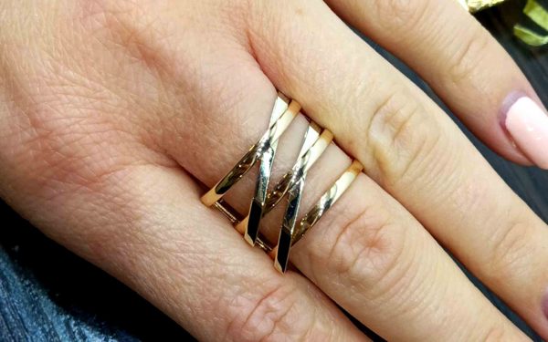 Золотое кольцо КБ451 Фото Золотое кольцо КБ451 на руке