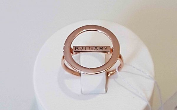 Фото Золотое кольцо КБ457 на подставке