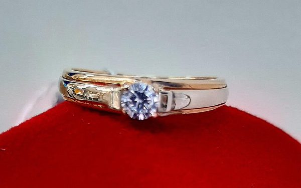 Золотое кольцо КВ2791 на футляре