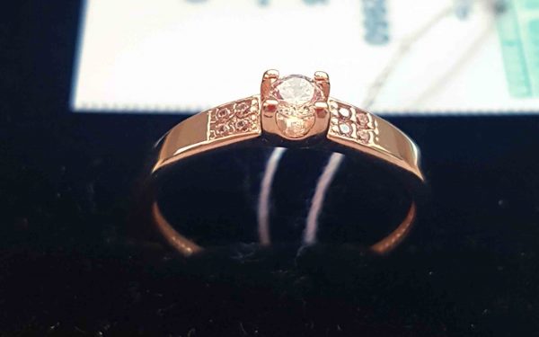 Золотое кольцо КВ2950 Фото Золотое кольцо КВ2950 вид сбоку