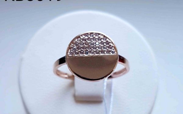 Золота каблучка з фианитом КВ3019 фото золотое кольцо с фианитом КВ3019 на белой подтавке