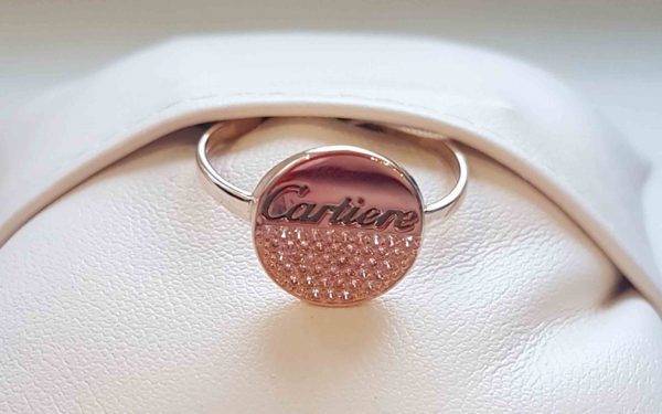 Золотое кольцо с фианитом КВ3033 фото кольцо с фианитом КВ3033 крупным планом