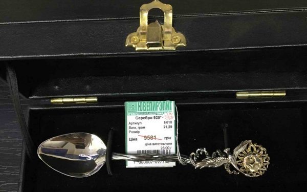 Серебряная ложка Л018 фото Серебряная ложка Л018 в футляре