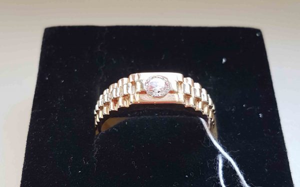 фото Золотая печатка ПЧ049 на черном бархате