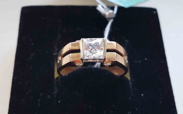 Золотая печатка ПЧ198 фото Золотая печатка ПЧ198 сверху на камень вставку