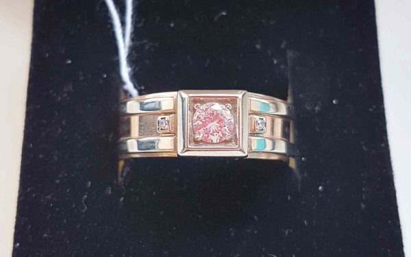 Золотая печатка ПЧ204 фото Золотая печатка ПЧ204 сверху вид на камень вставку