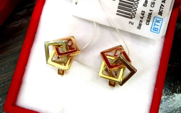 Золотые серьги СБ206 Фото Золотые серьги СБ206 в подарочной коробке